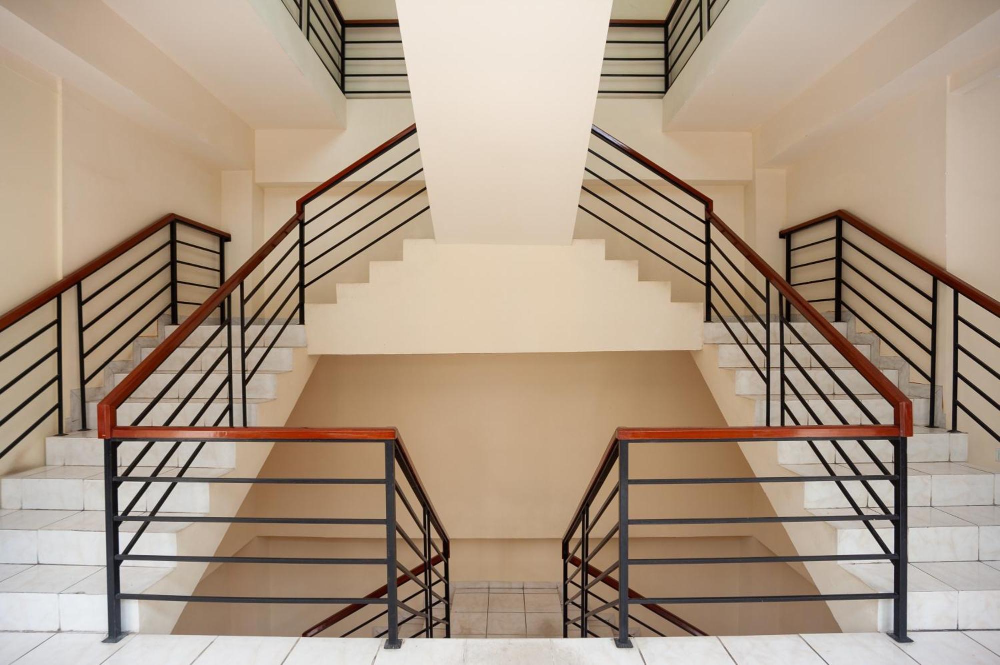 Reddoorz Plus Near Plaza Blok M Jakarta Buitenkant foto
