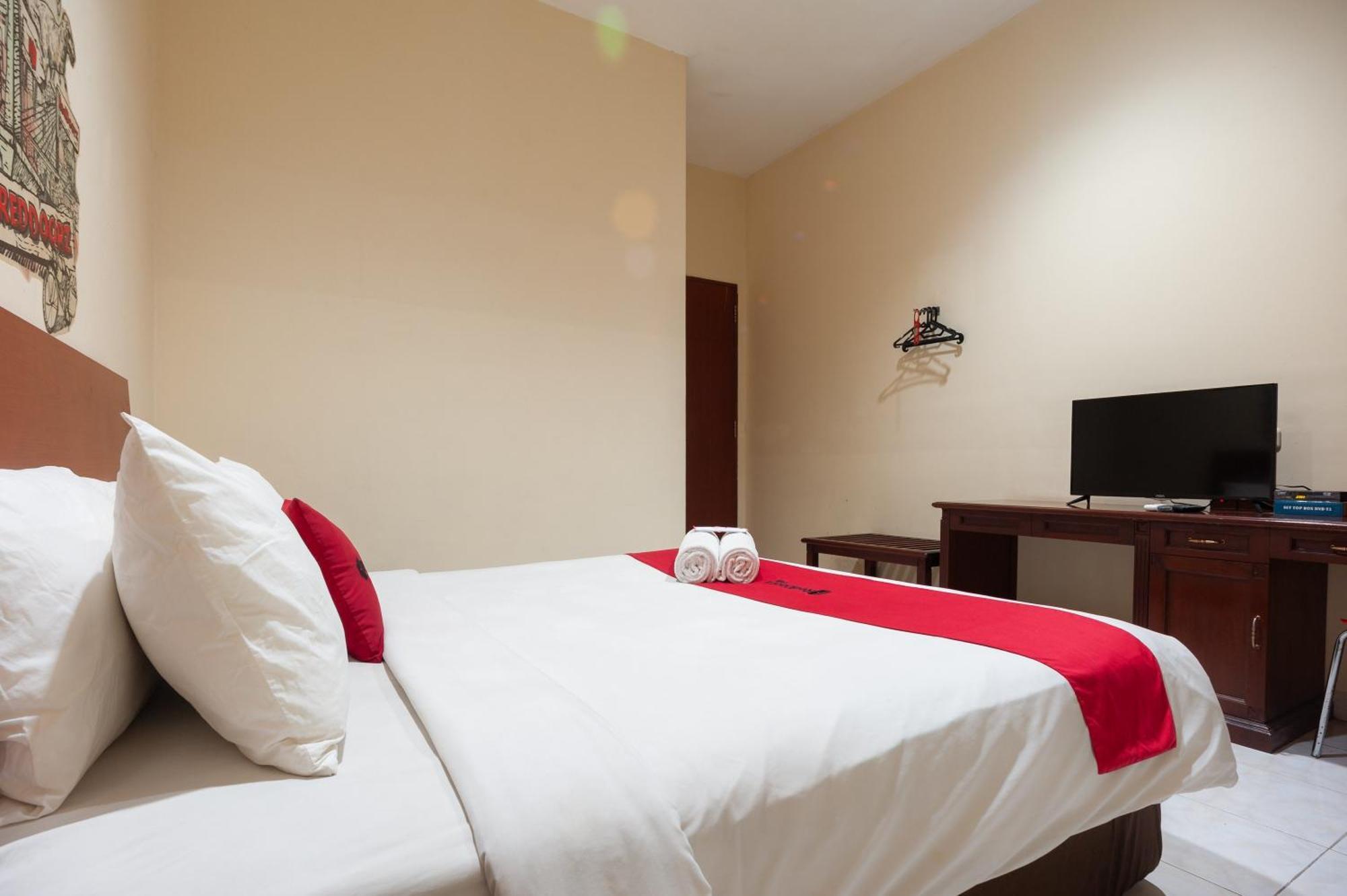 Reddoorz Plus Near Plaza Blok M Jakarta Buitenkant foto