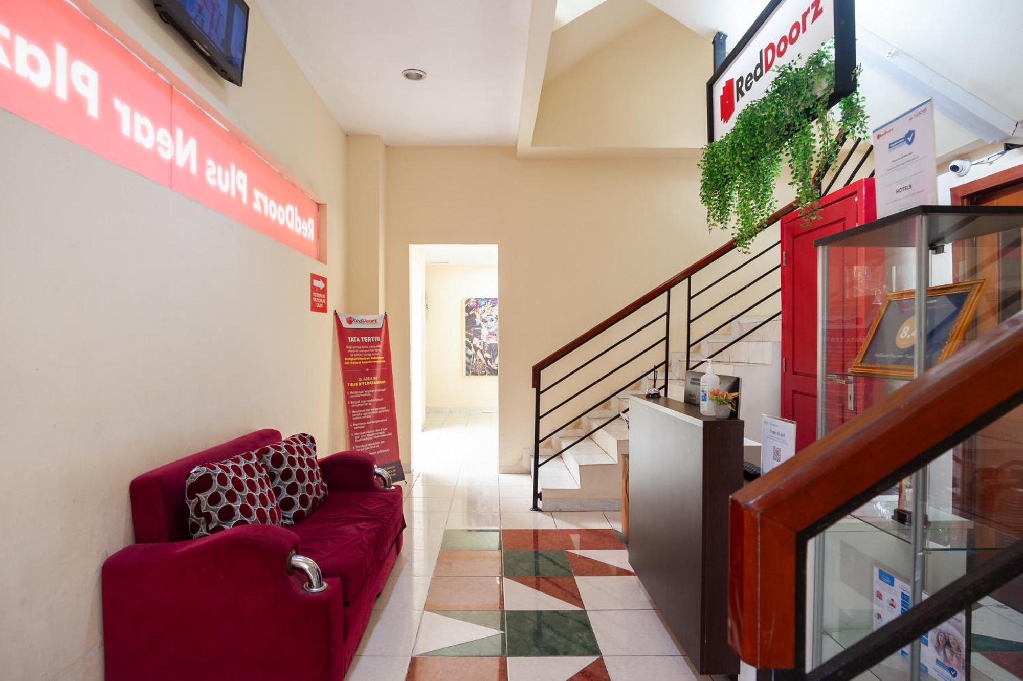 Reddoorz Plus Near Plaza Blok M Jakarta Buitenkant foto