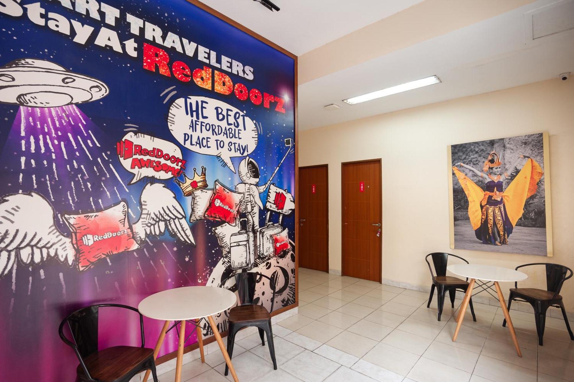 Reddoorz Plus Near Plaza Blok M Jakarta Buitenkant foto
