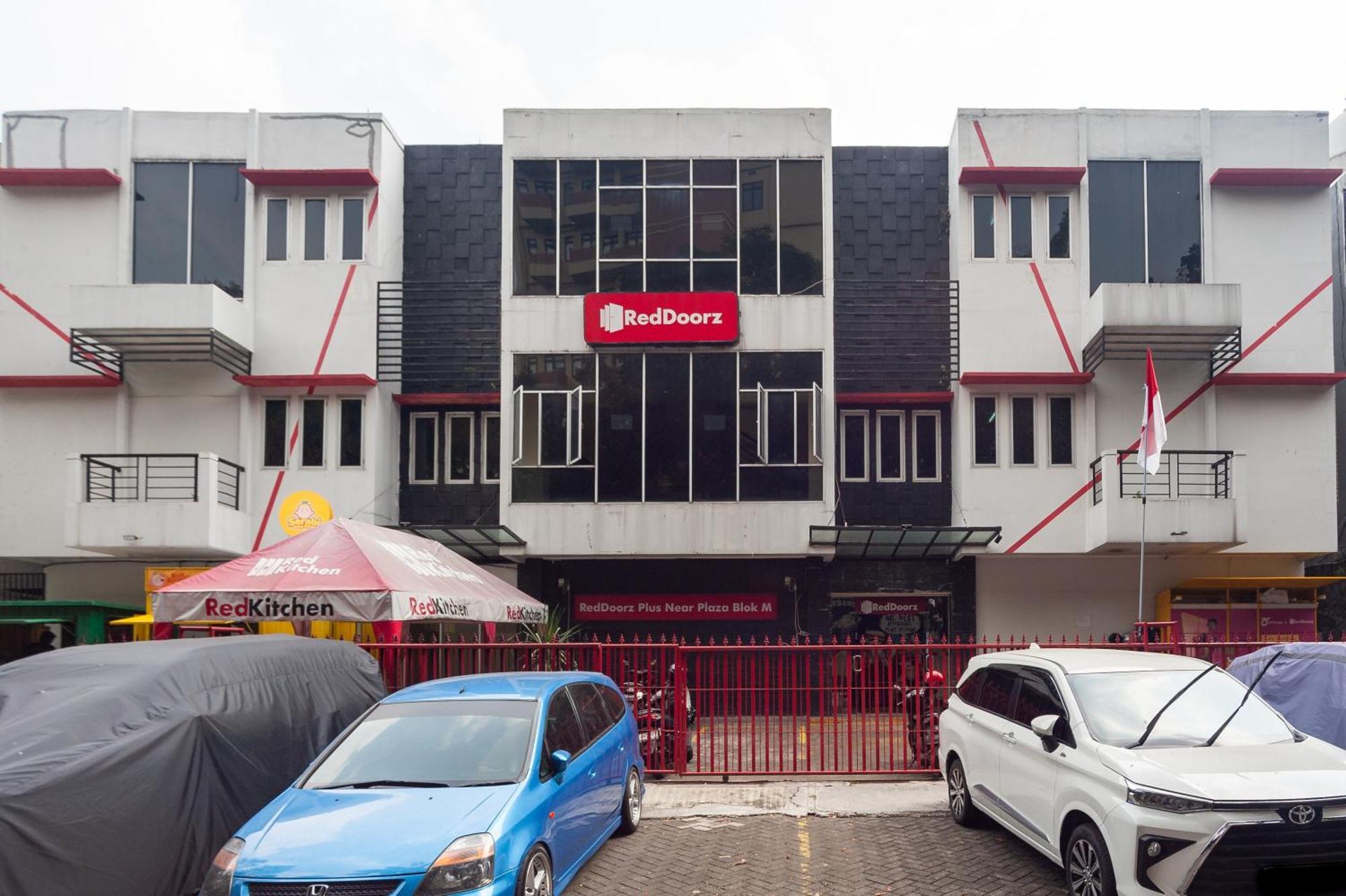 Reddoorz Plus Near Plaza Blok M Jakarta Buitenkant foto