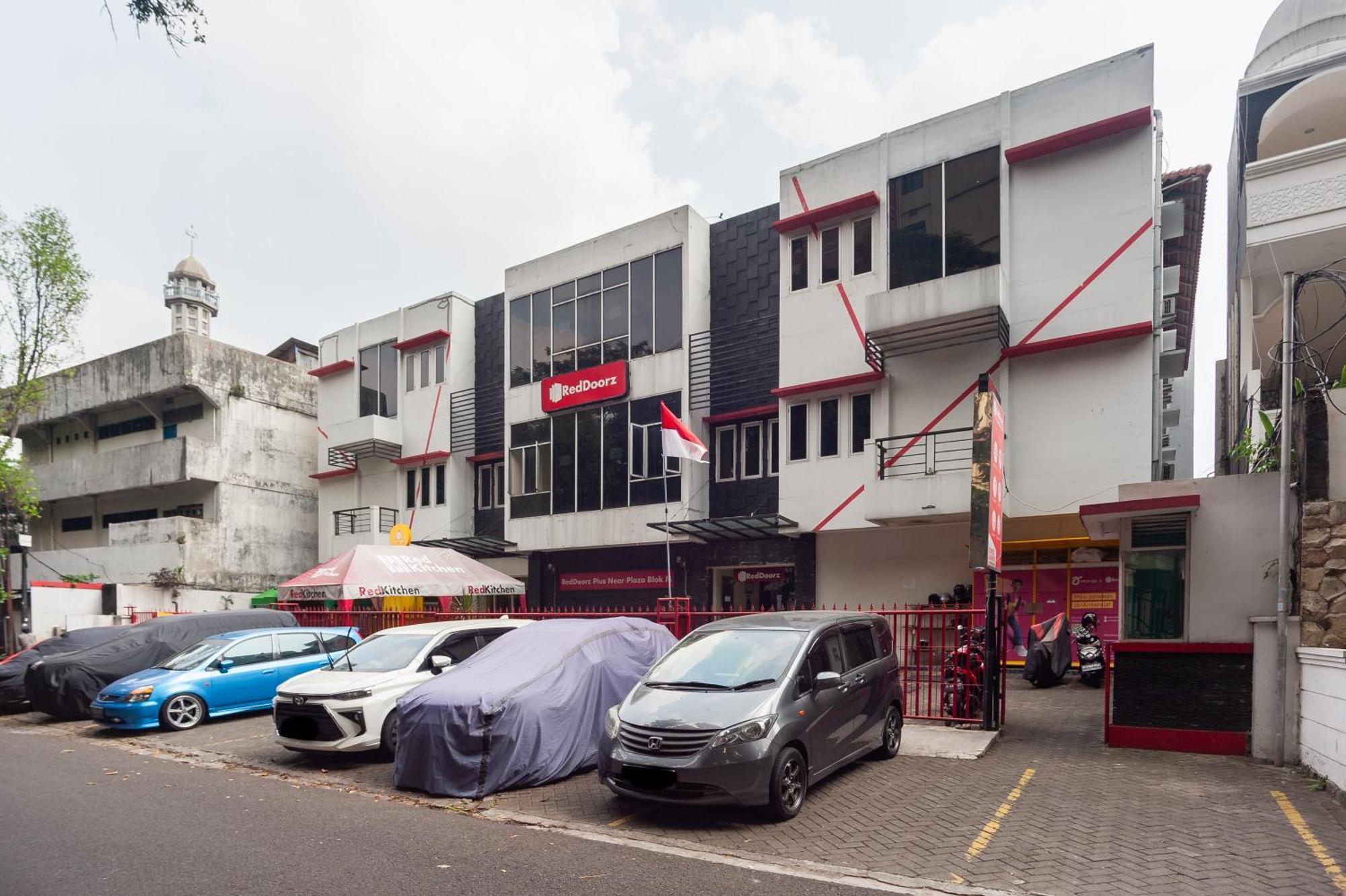 Reddoorz Plus Near Plaza Blok M Jakarta Buitenkant foto