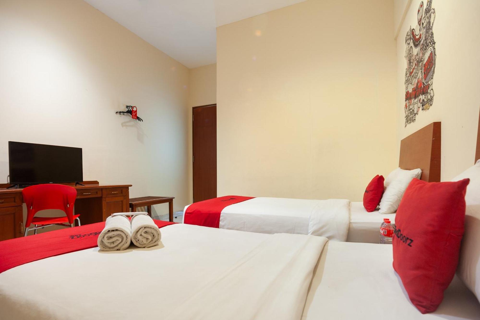 Reddoorz Plus Near Plaza Blok M Jakarta Buitenkant foto