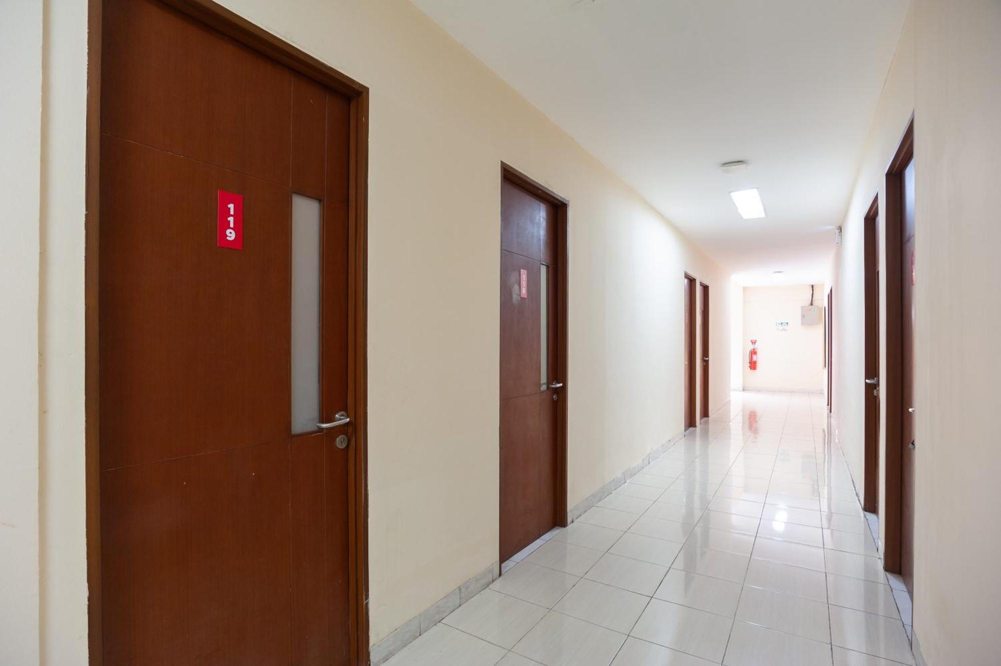 Reddoorz Plus Near Plaza Blok M Jakarta Buitenkant foto