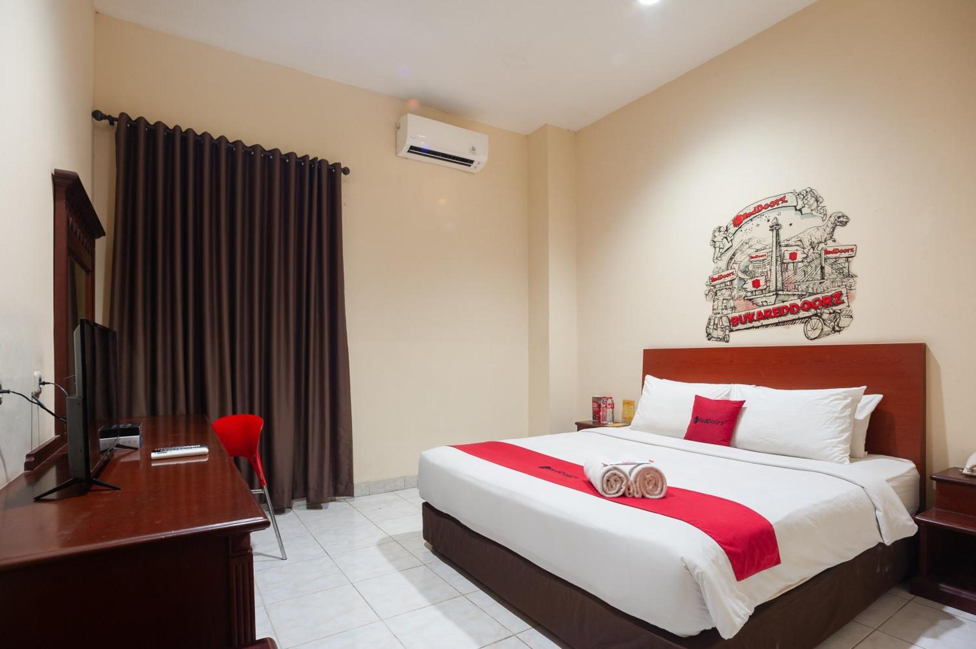 Reddoorz Plus Near Plaza Blok M Jakarta Buitenkant foto