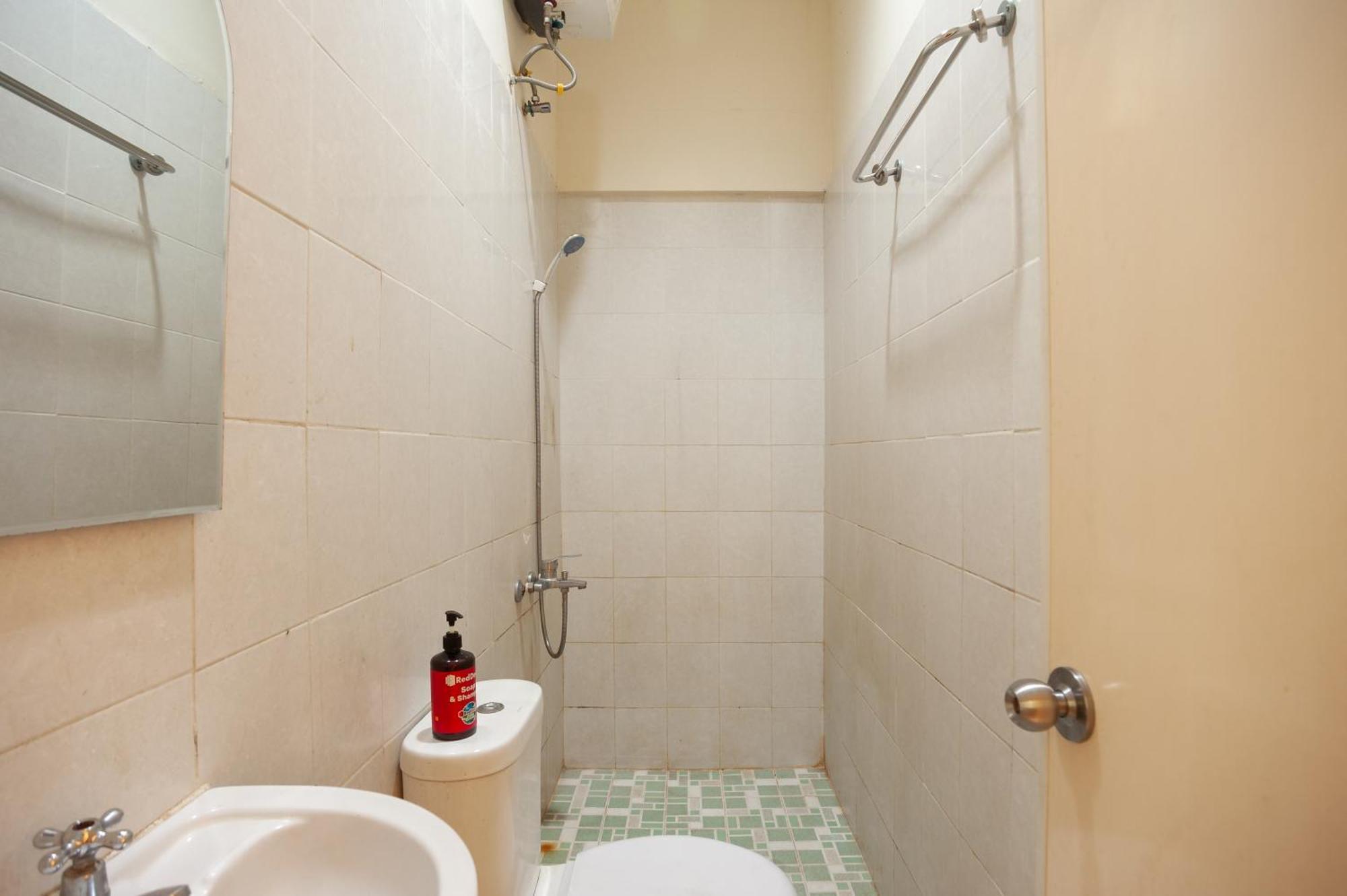 Reddoorz Plus Near Plaza Blok M Jakarta Buitenkant foto
