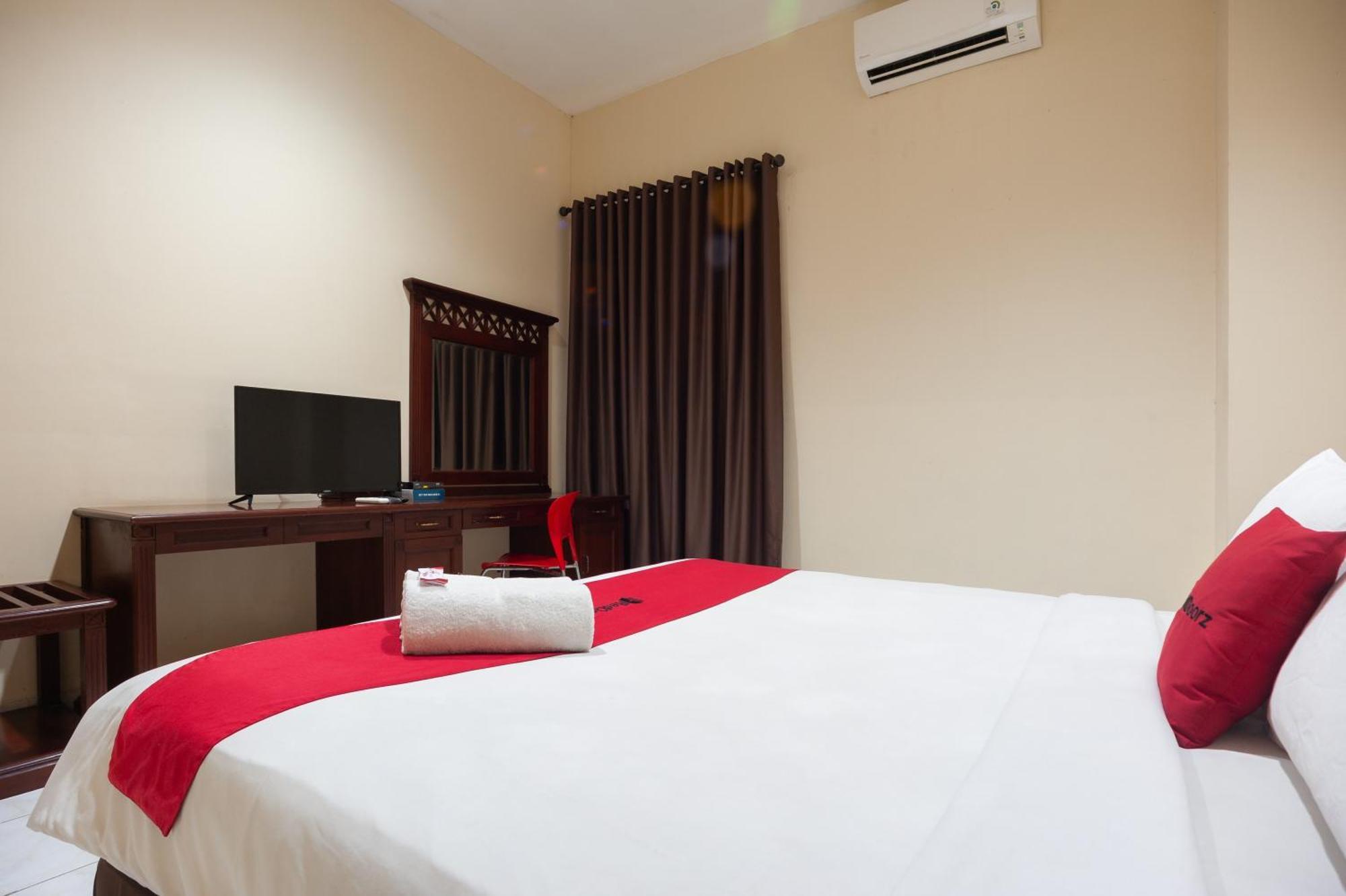 Reddoorz Plus Near Plaza Blok M Jakarta Buitenkant foto