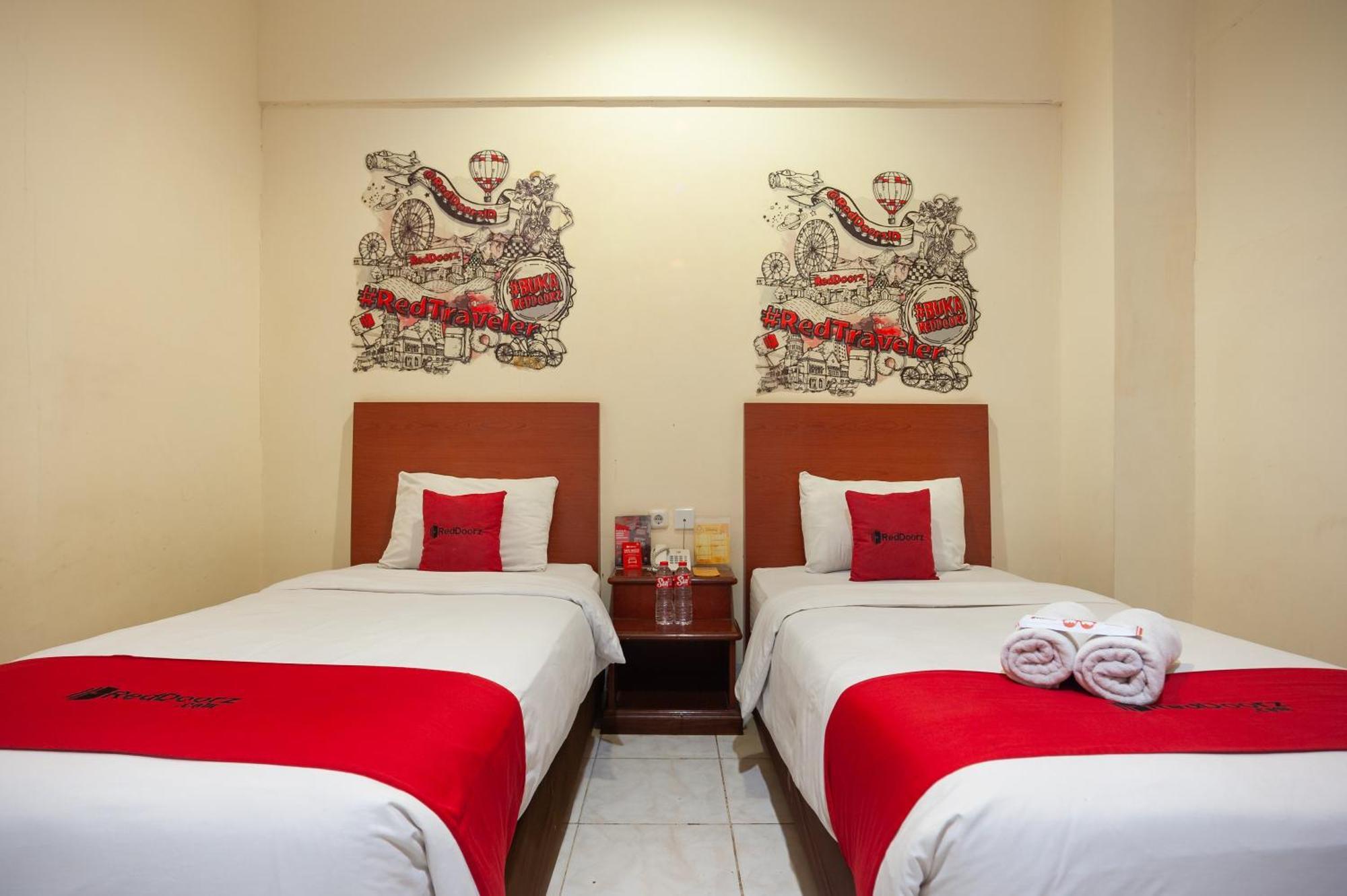 Reddoorz Plus Near Plaza Blok M Jakarta Buitenkant foto