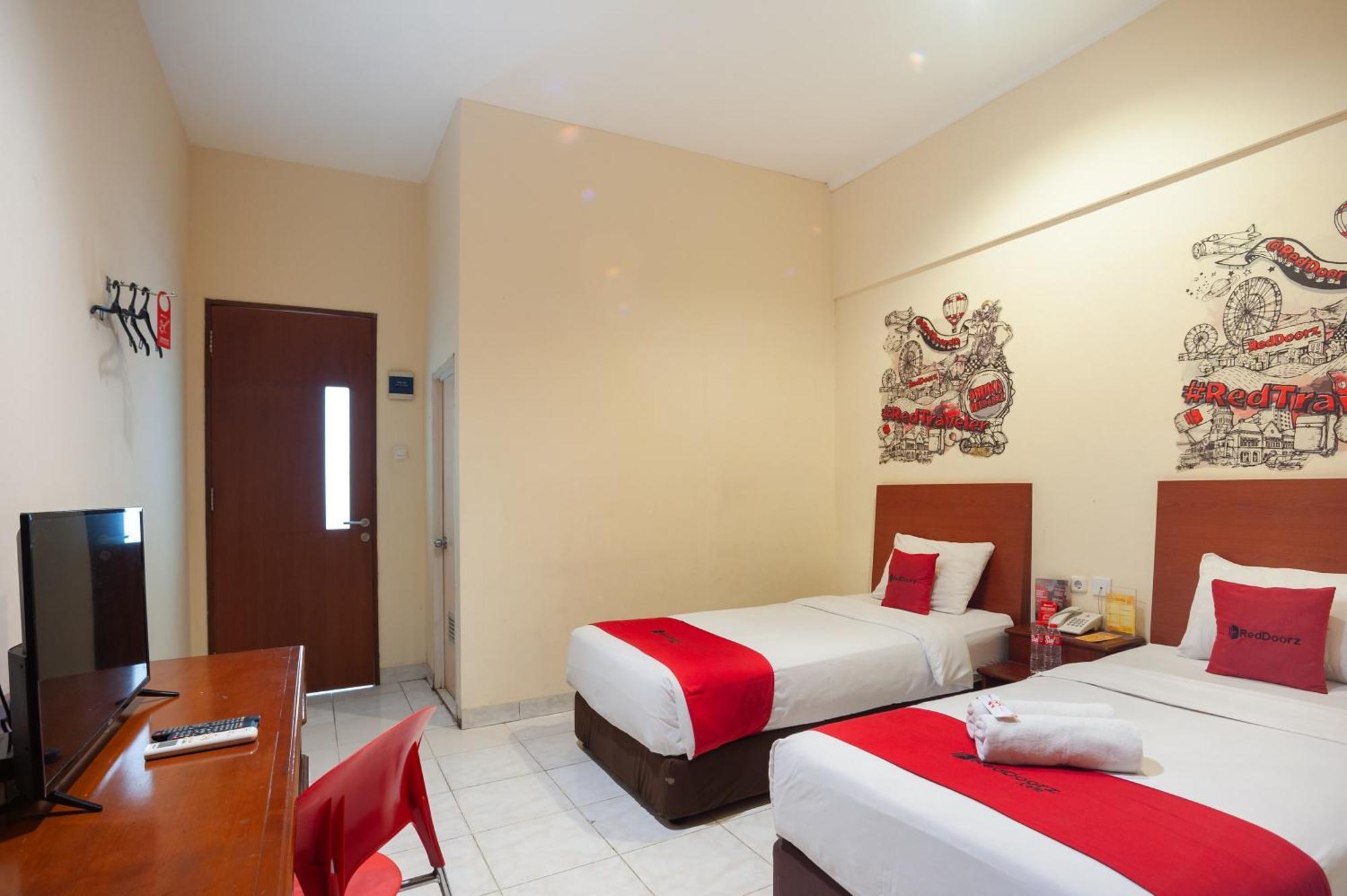 Reddoorz Plus Near Plaza Blok M Jakarta Buitenkant foto