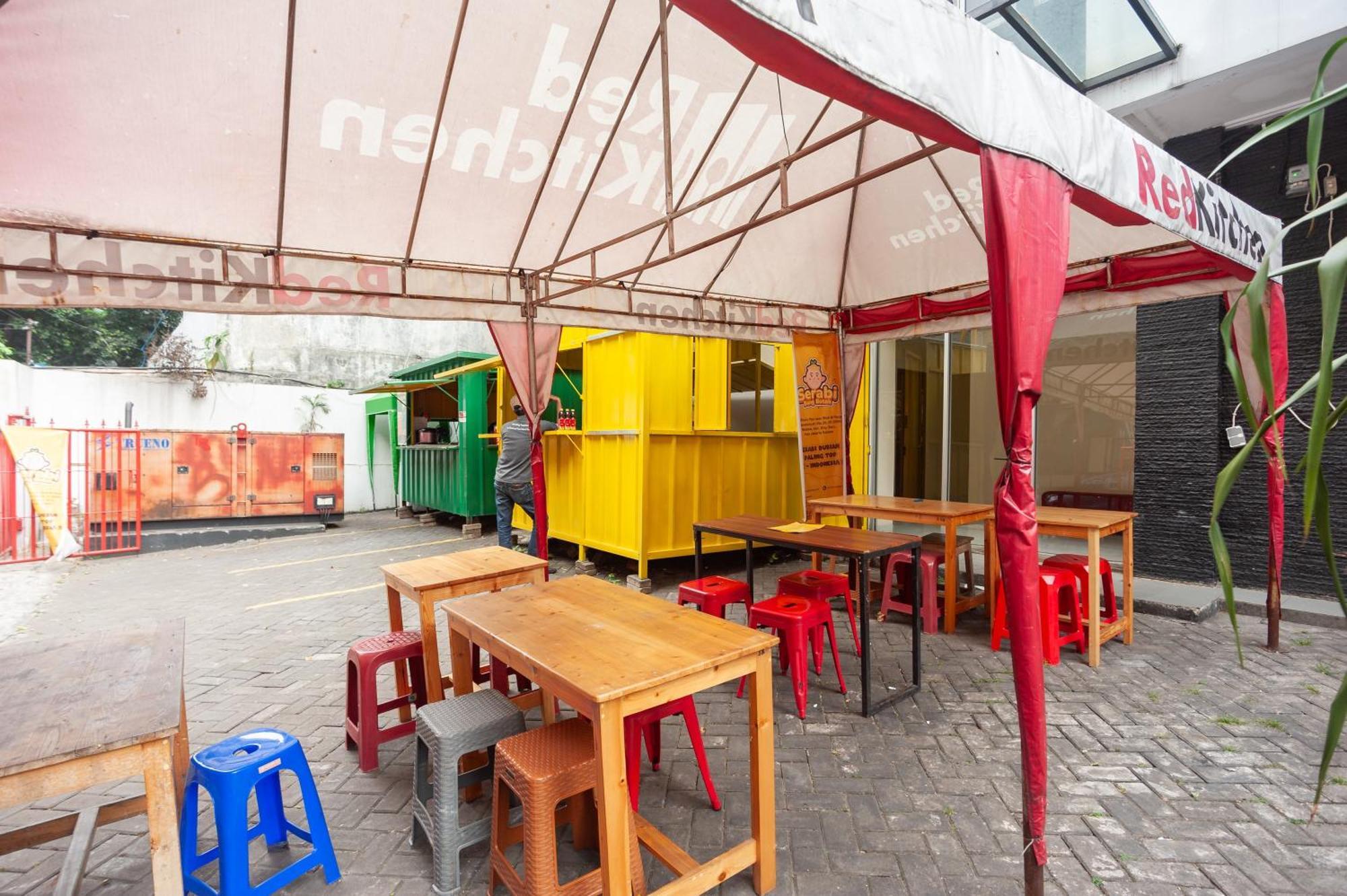 Reddoorz Plus Near Plaza Blok M Jakarta Buitenkant foto