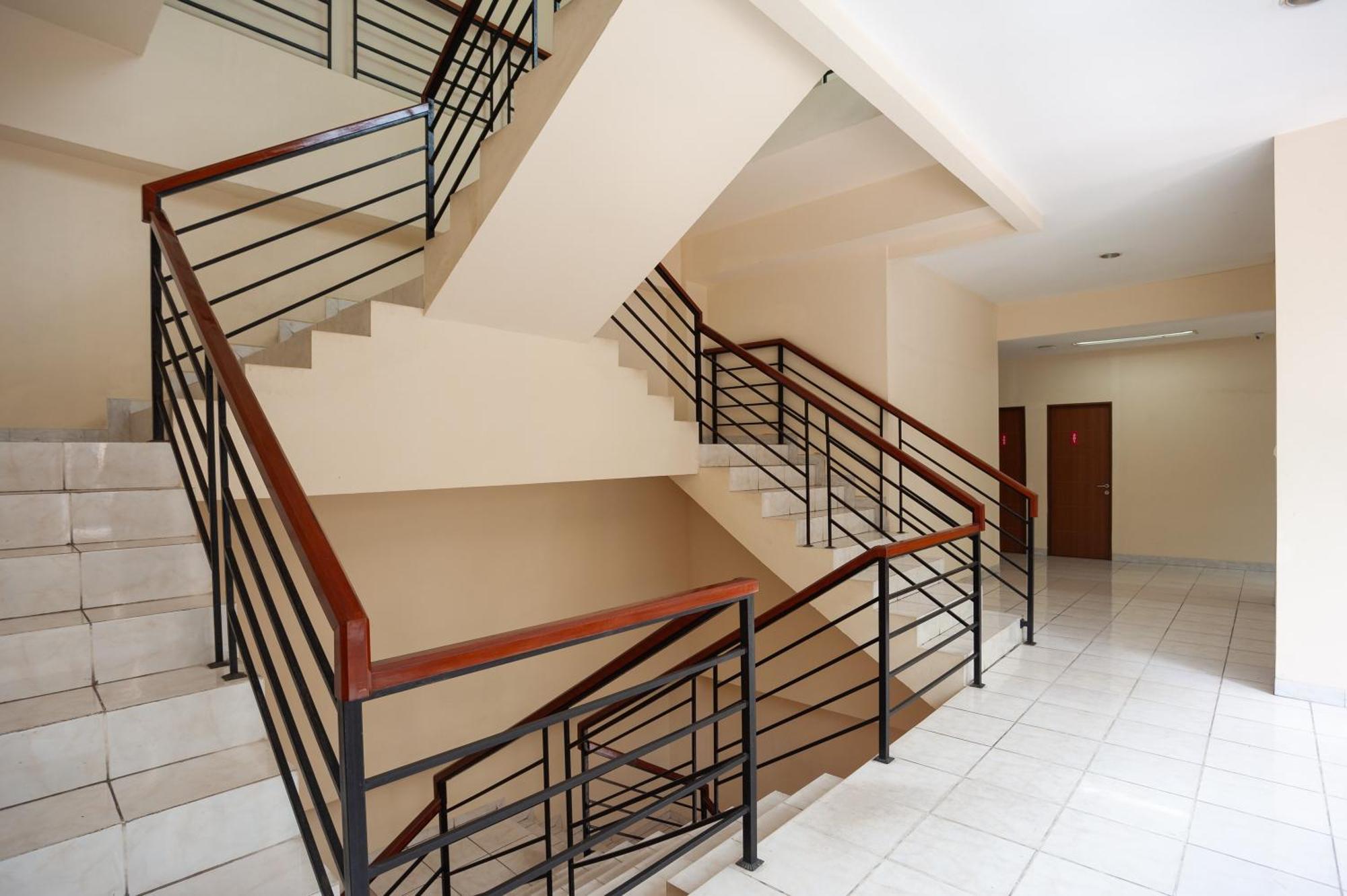 Reddoorz Plus Near Plaza Blok M Jakarta Buitenkant foto